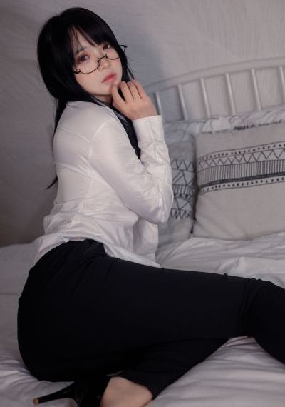 丰满的女秘书_DVD全集免费观看
