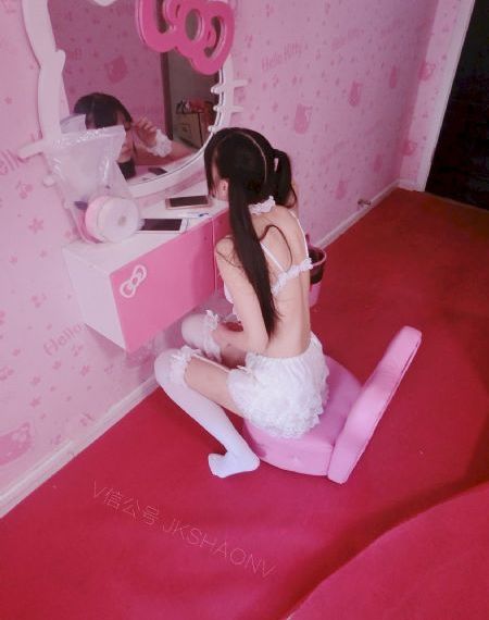 漂亮的保姆完整版_HD最新电影在线观看